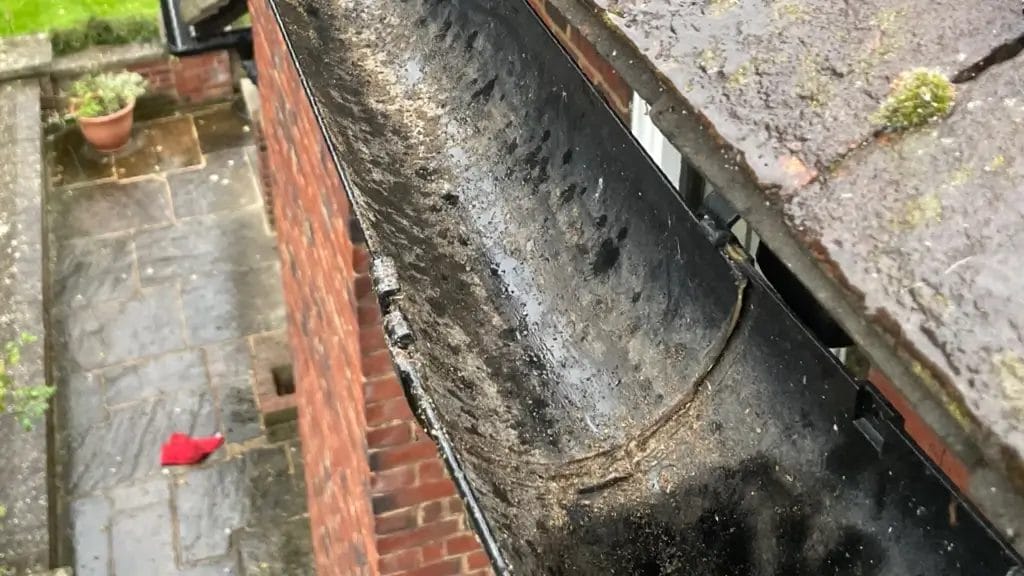 Gutter cleaning in Henley-on-Themes, Buckinghamshire - photo after the gutter has been cleaned by PP Gutters.
