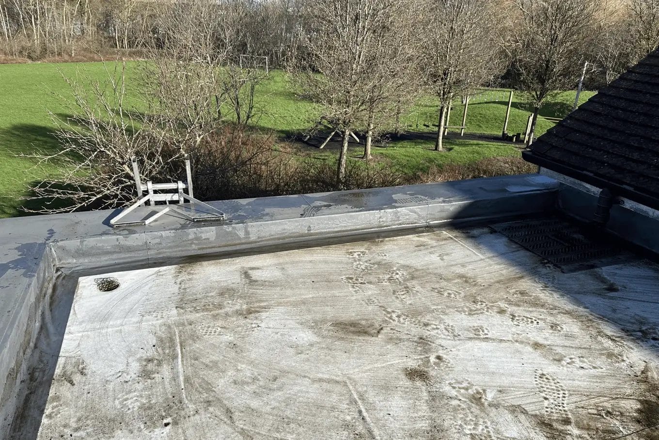 School gutter and roof clearing in London, Watford and High Wycombe - photo of a flat roof with built in gutter at St Mary's CofE School in Aylesbury, after it's been cleared of various balls and debris by PP Gutters.