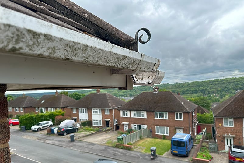 3 signs your UK gutters need urgent repair showing overflowing and sagging gutters