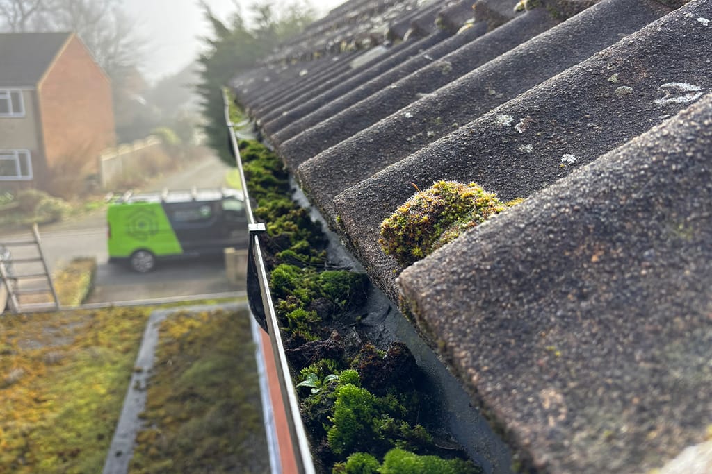 Gutter Cleaning in Coocham